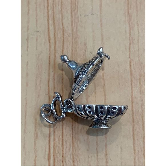 .925 Vintage Aladdin Moveable Lamp Sterling Silver Jewelry Charm - Picture 3 of 6